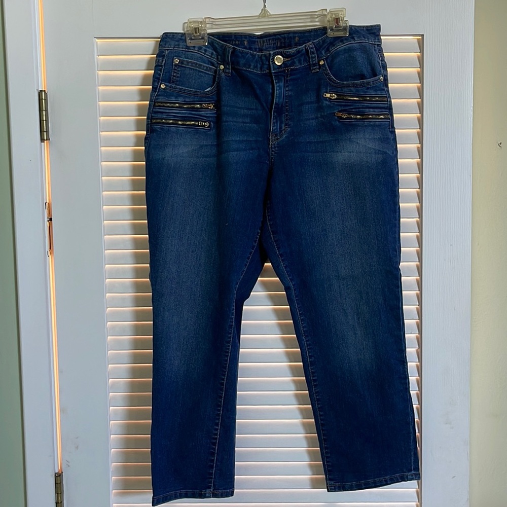Like new Jennifer Lopez Jean capri size 14